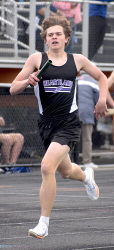 Geiss tracks down 3200 win at Div. V meet